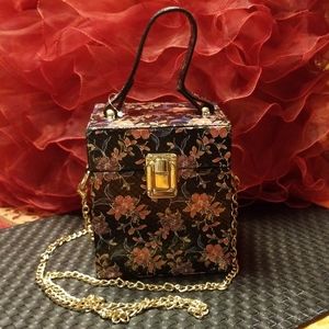 Boxed chain link shoulder bag